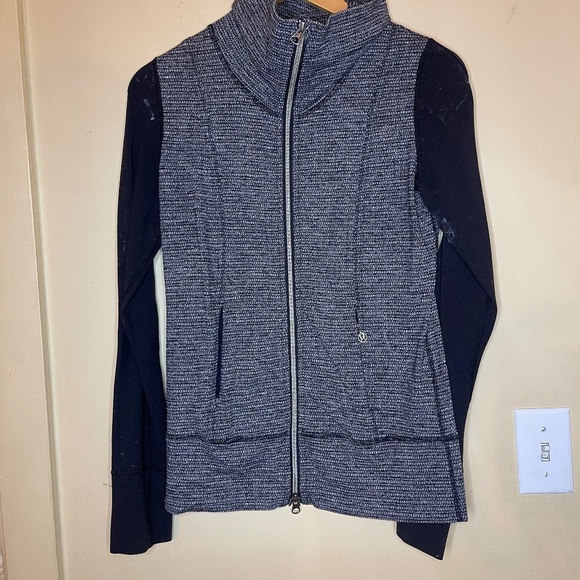 lululemon athletica Gray and Black Jacket - Picture 3 of 9